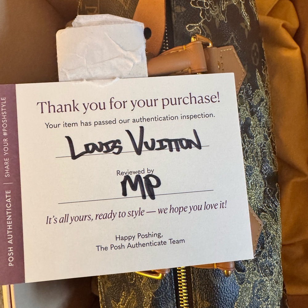 LV speedy 30 with lace
And lock and key clean inside. With box and dust bag - Picture 16 of 16
